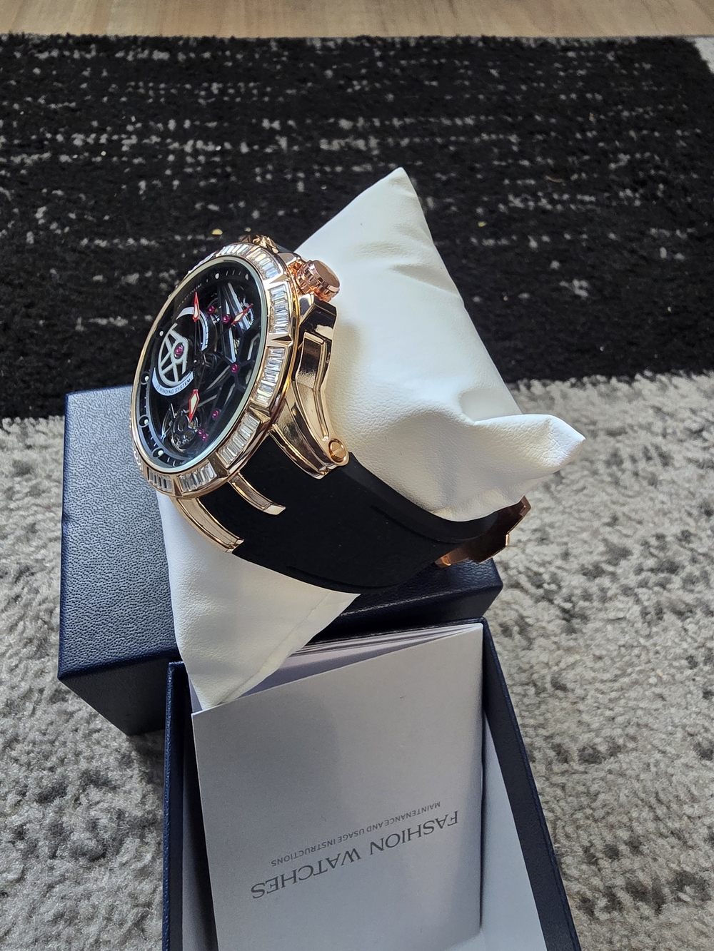 Men's Rose Gold Case Black Strap Fashion Watch
